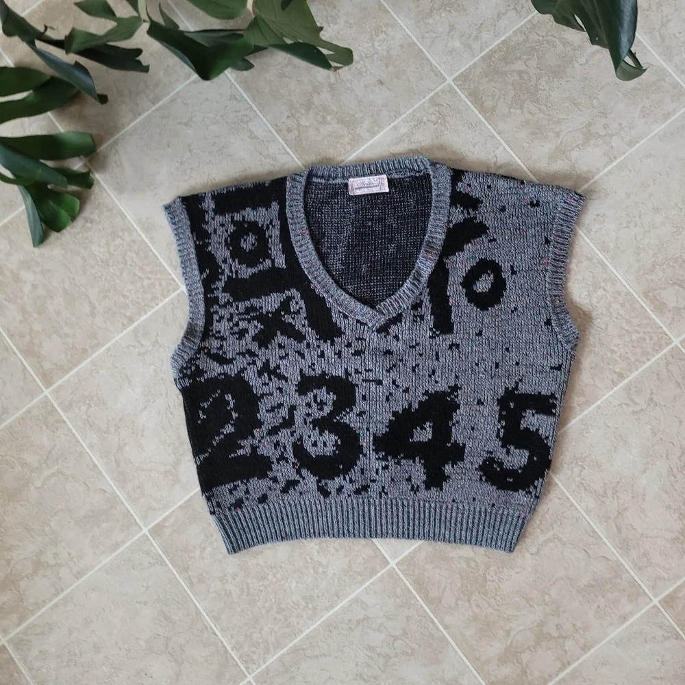 Vintage 80s Novelty Sweater Vest Tic-Tac-Toe Pattern - Picture 1 of 8